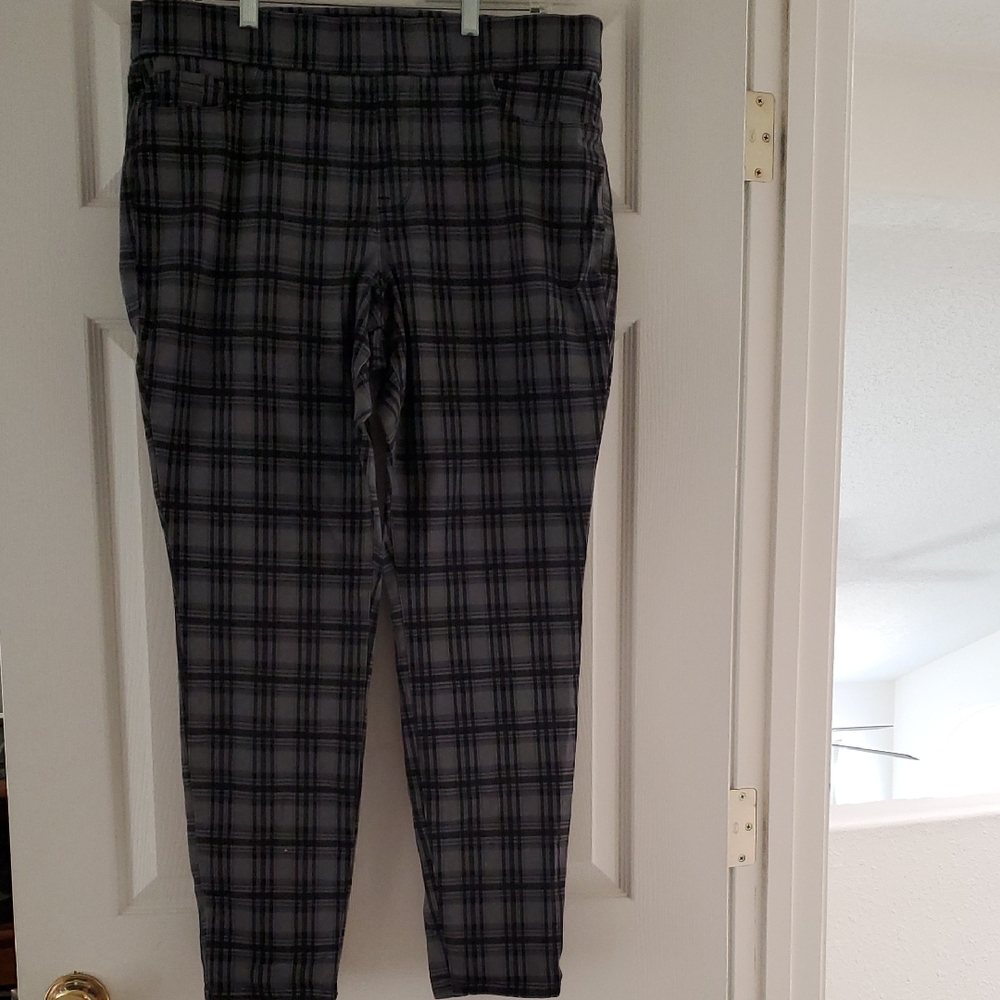 Nine West Black and Gray Stretch Checkered Straight Leg Pants